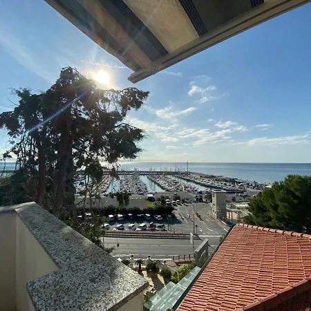 アパート La Pineta Marina dʼAndora